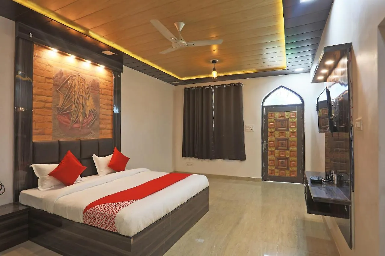 Oyo 40232 Paradise Mahal