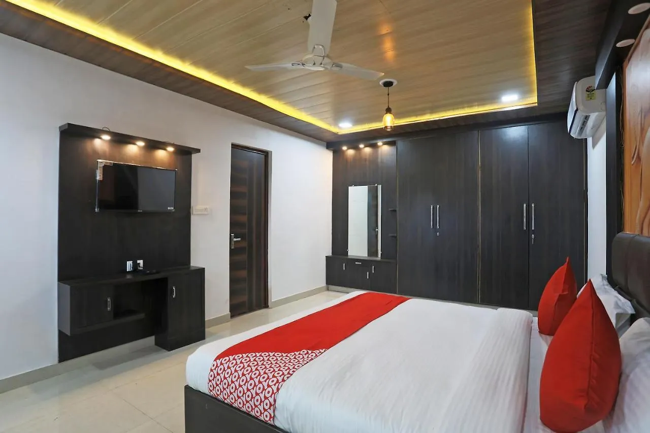 Oyo 40232 Paradise Mahal Hotel